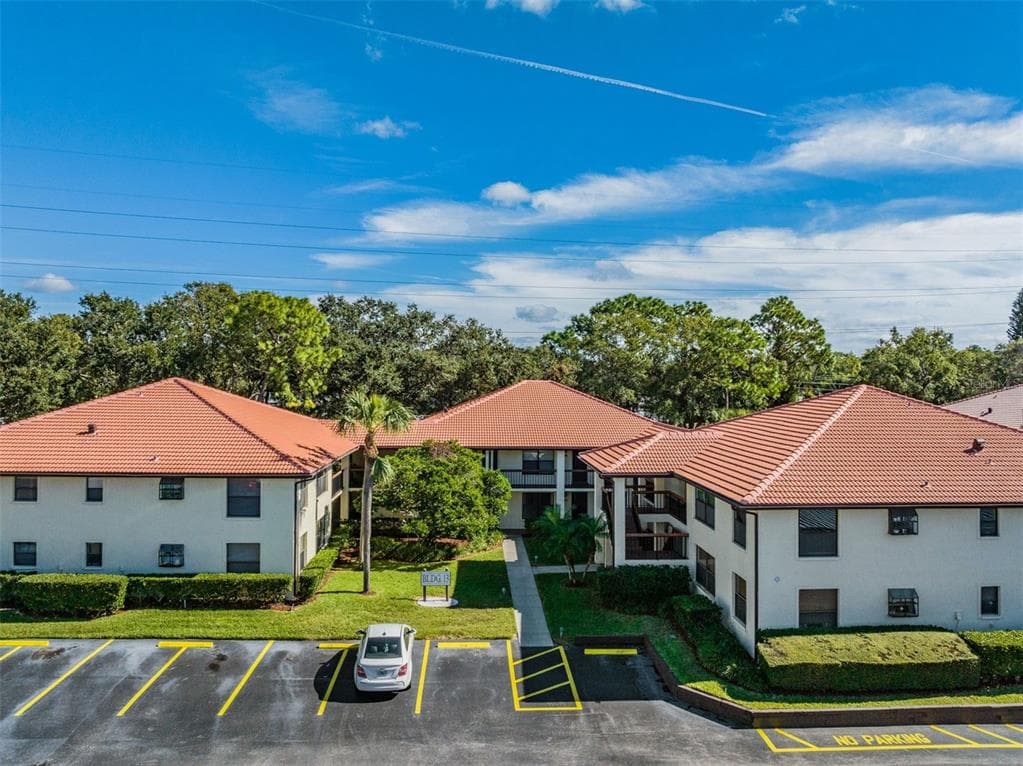 1313 HAMMOCK PINE BOULEVARD UNIT 1313 CLEARWATER, FL 33761