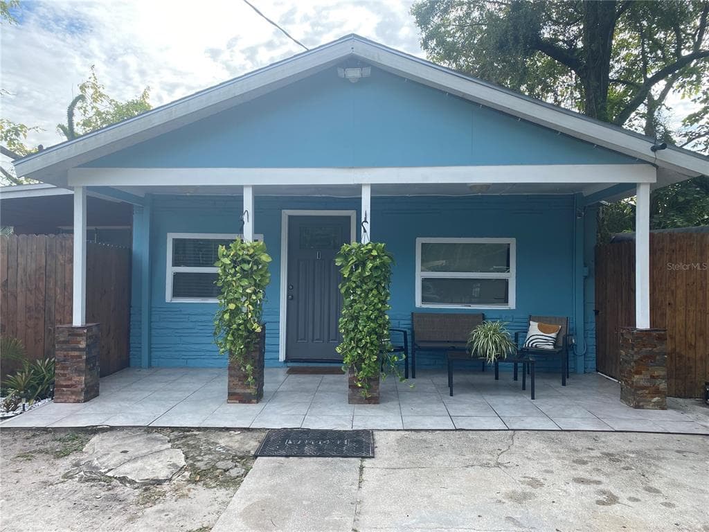3917 E HENRY AVENUE TAMPA, FL 33610