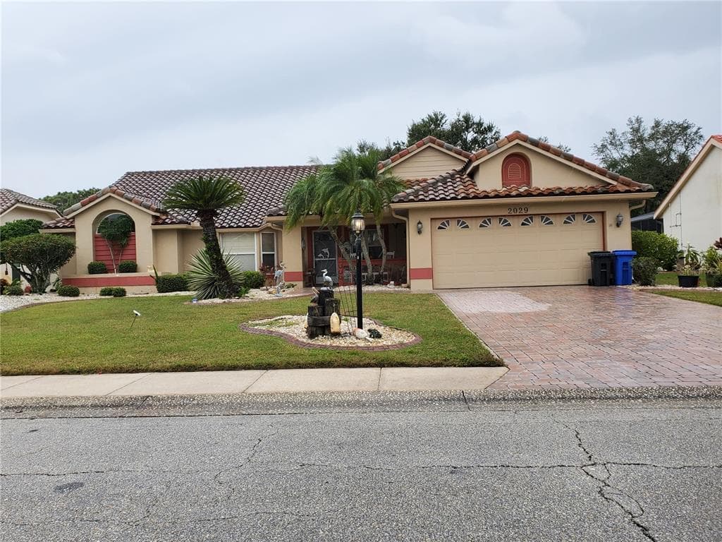 2029 BERRY ROBERTS DRIVE SUN CITY CENTER, FL 33573