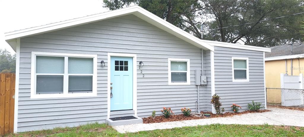 122 E 145TH AVENUE TAMPA, FL 33613