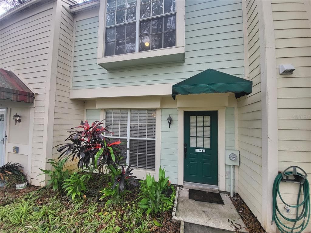 1748 MILL RUN CIRCLE TAMPA, FL 33613
