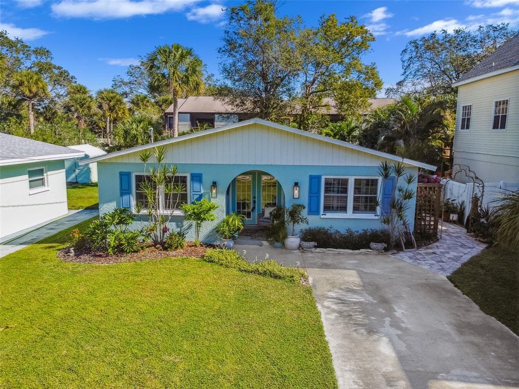719 VIRGINIA AVENUE TARPON SPRINGS, FL 34689