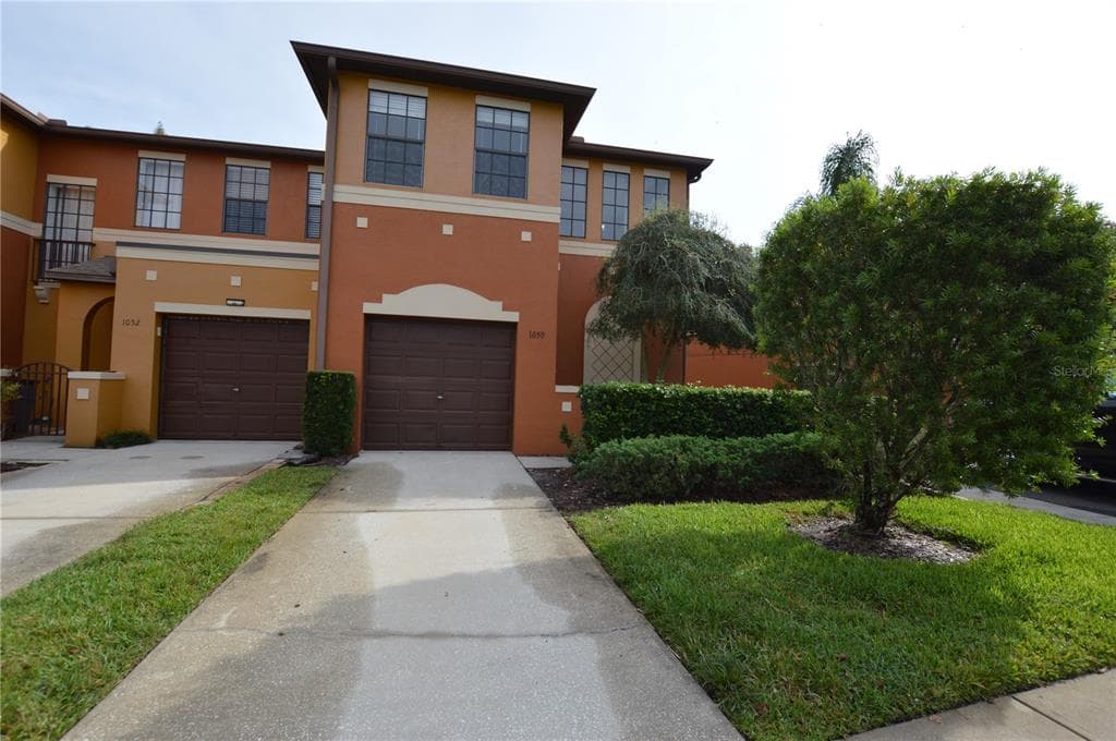 1050 BLACKWATER DRIVE WESLEY CHAPEL, FL 33543