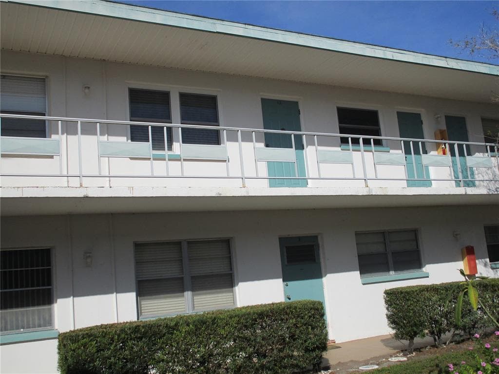 5825 18TH STREET N UNIT 12 ST PETERSBURG, FL 33714