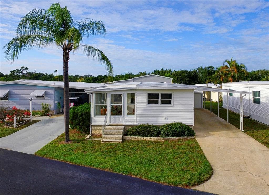 615 MOUNT KEY AVENUE NE UNIT 618 ST PETERSBURG, FL 33702