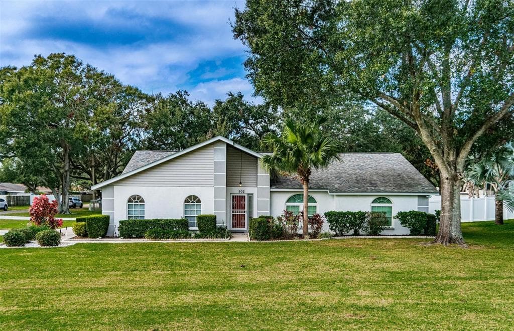 502 N VALRICO ROAD VALRICO, FL 33594