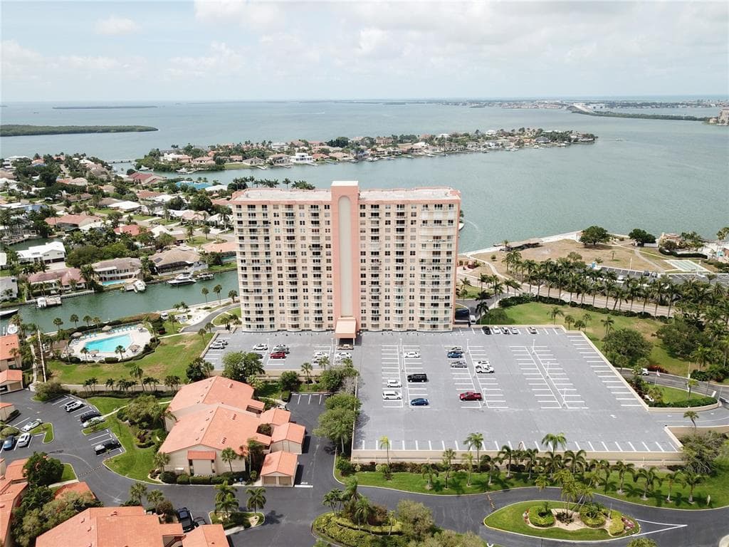 4900 BRITTANY DRIVE S UNIT 104 ST PETERSBURG, FL 33715