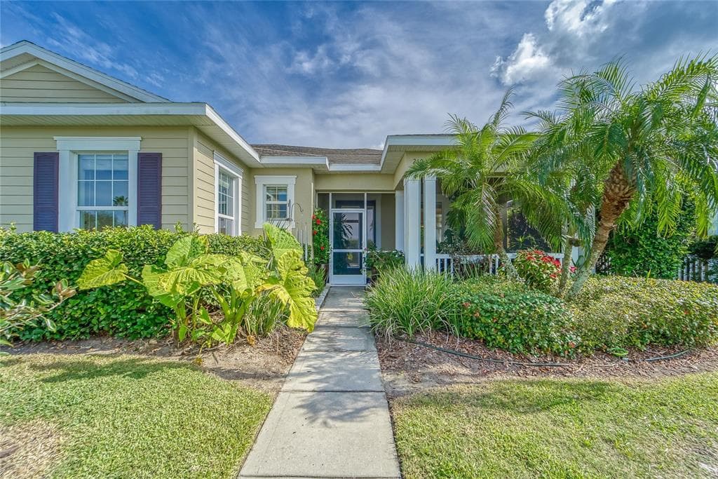 210 LATITUDE PLACE APOLLO BEACH, FL 33572