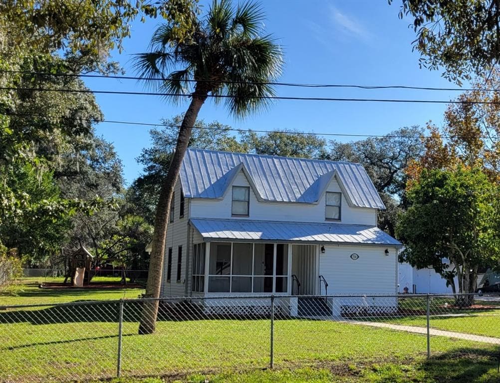 716 N DISSTON AVENUE TARPON SPRINGS, FL 34689
