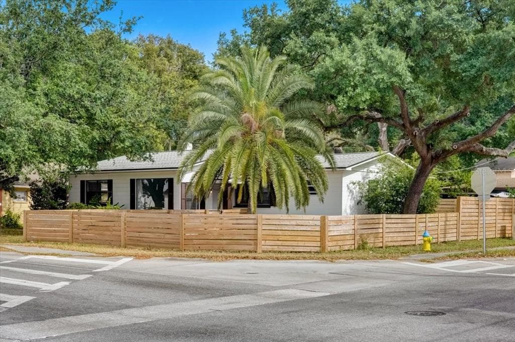 1501 E HANNA AVENUE TAMPA, FL 33610