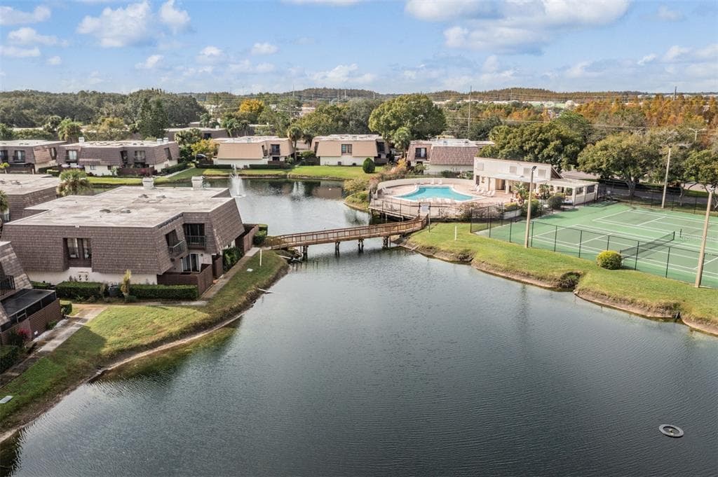 15308 E POND WOODS DRIVE UNIT 15308 TAMPA, FL 33618