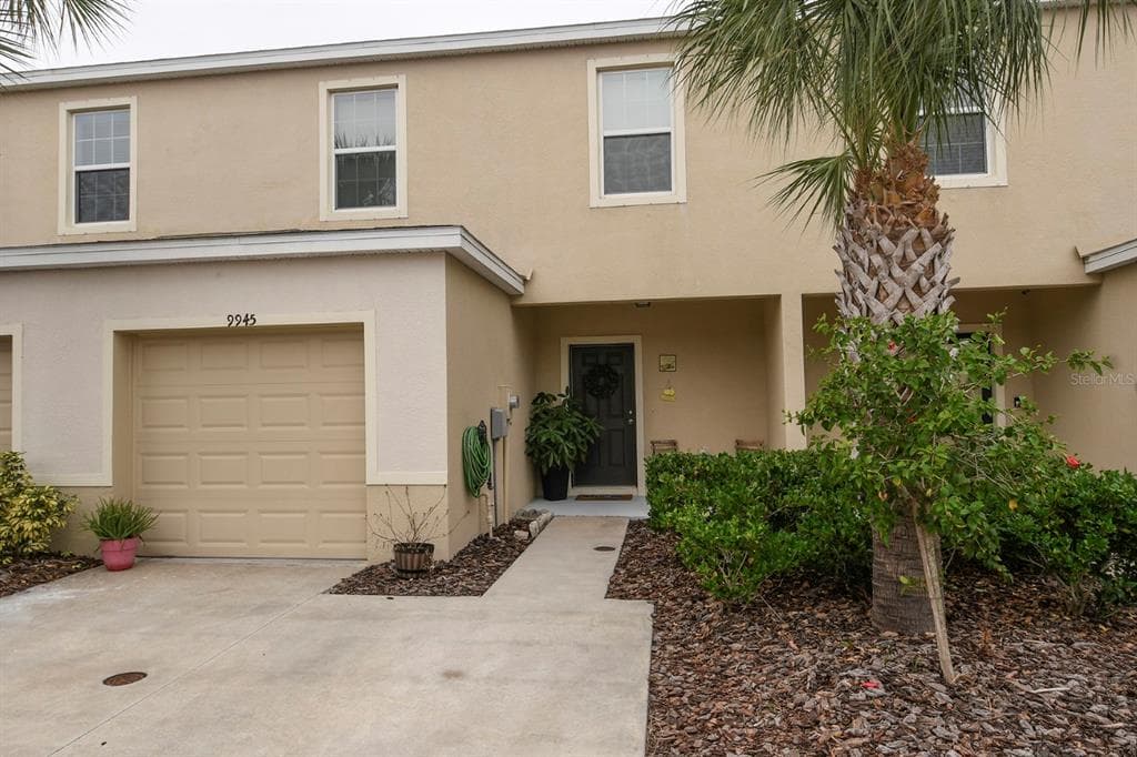 9945 HOUND CHASE DRIVE GIBSONTON, FL 33534