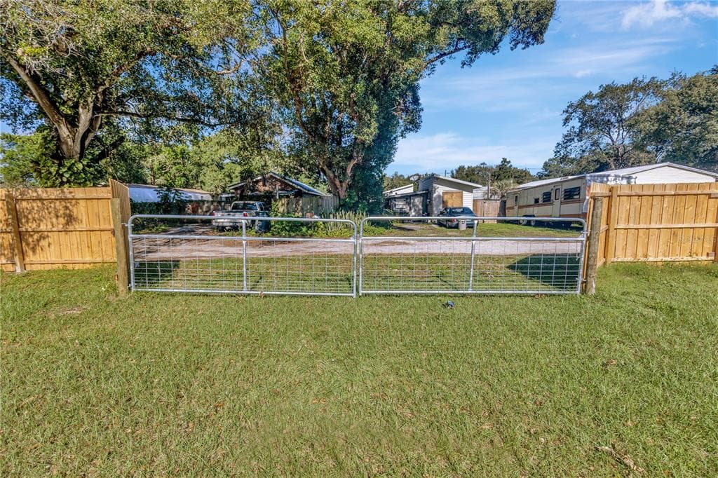 38645 HENRY DR. ZEPHYRHILLS, FL 33542
