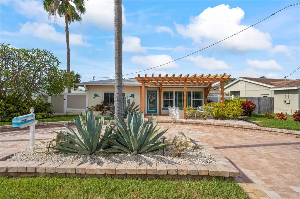 737 PRUITT DRIVE MADEIRA BEACH, FL 33708