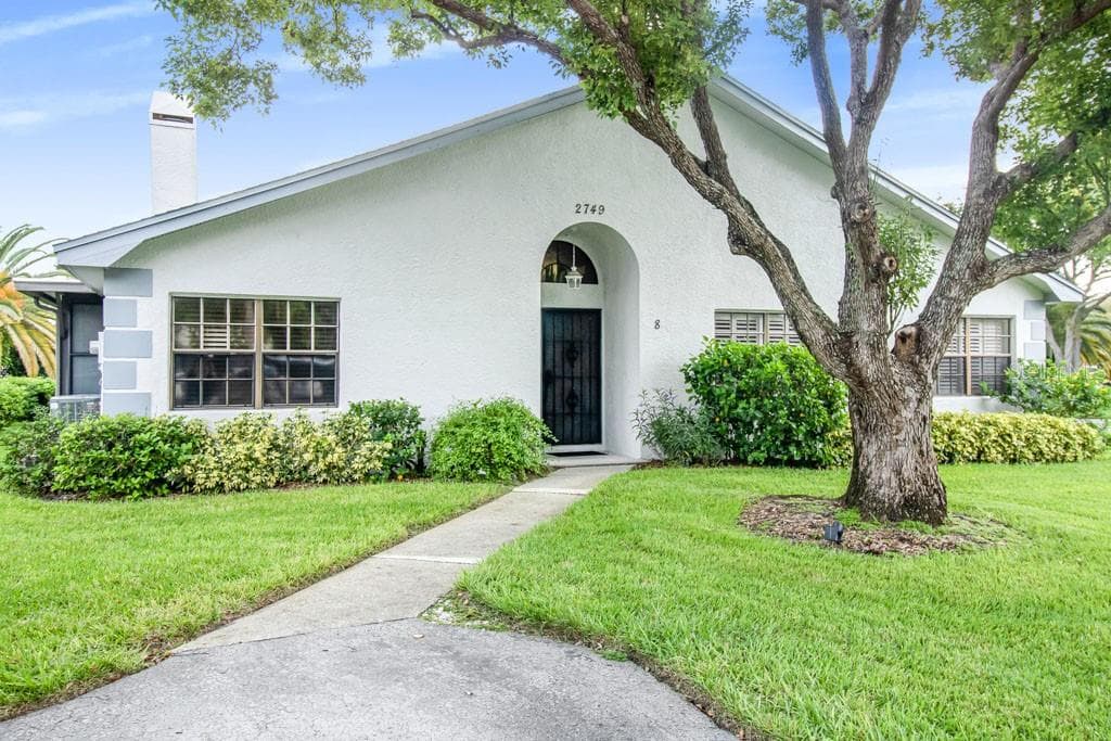2749 COUNTRYSIDE BOULEVARD UNIT 8 CLEARWATER, FL 33761
