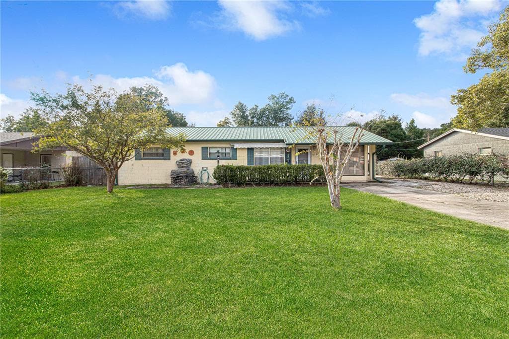 619 WISTERIA AVENUE UMATILLA, FL 32784