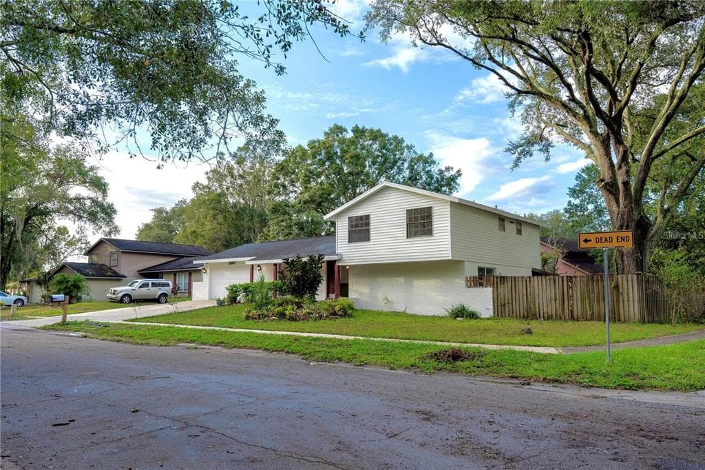 23817 LAKE WALK COURT LUTZ, FL 33559