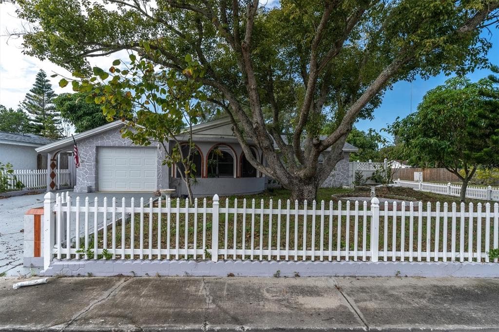 1217 VIKING DRIVE HOLIDAY, FL 34691