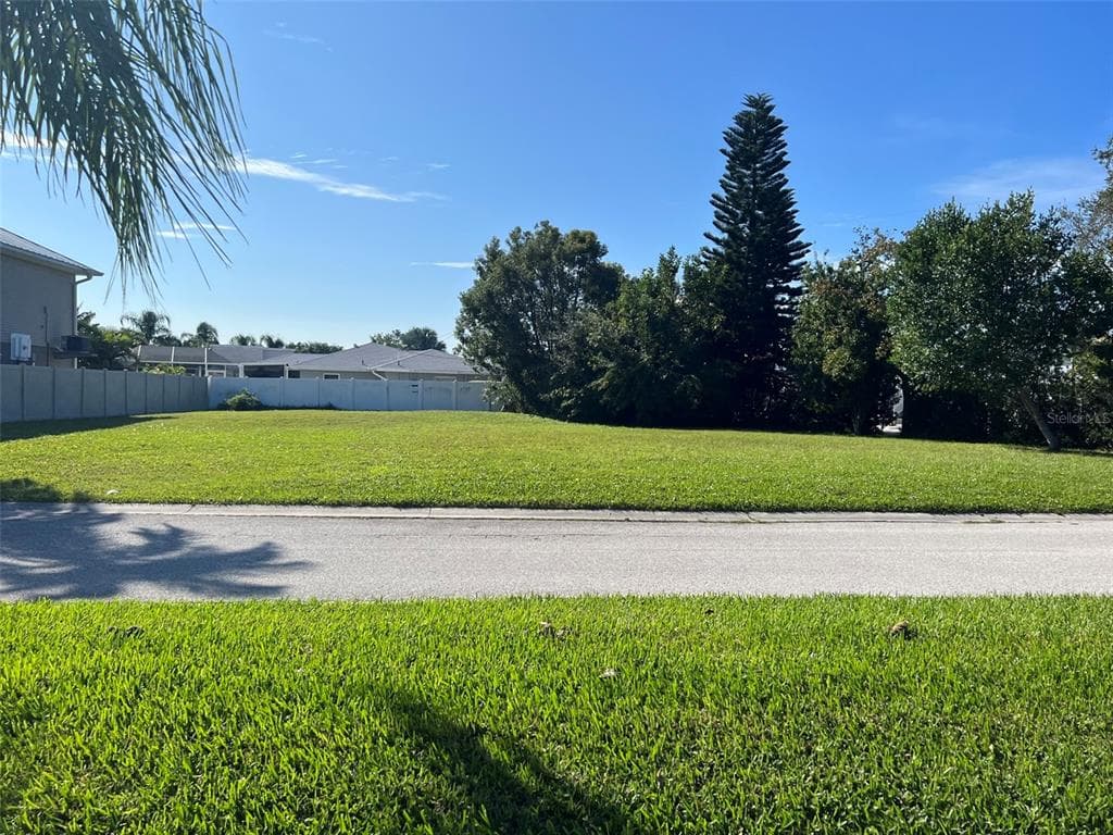 83 PALM BOULEVARD DUNEDIN, FL 34698