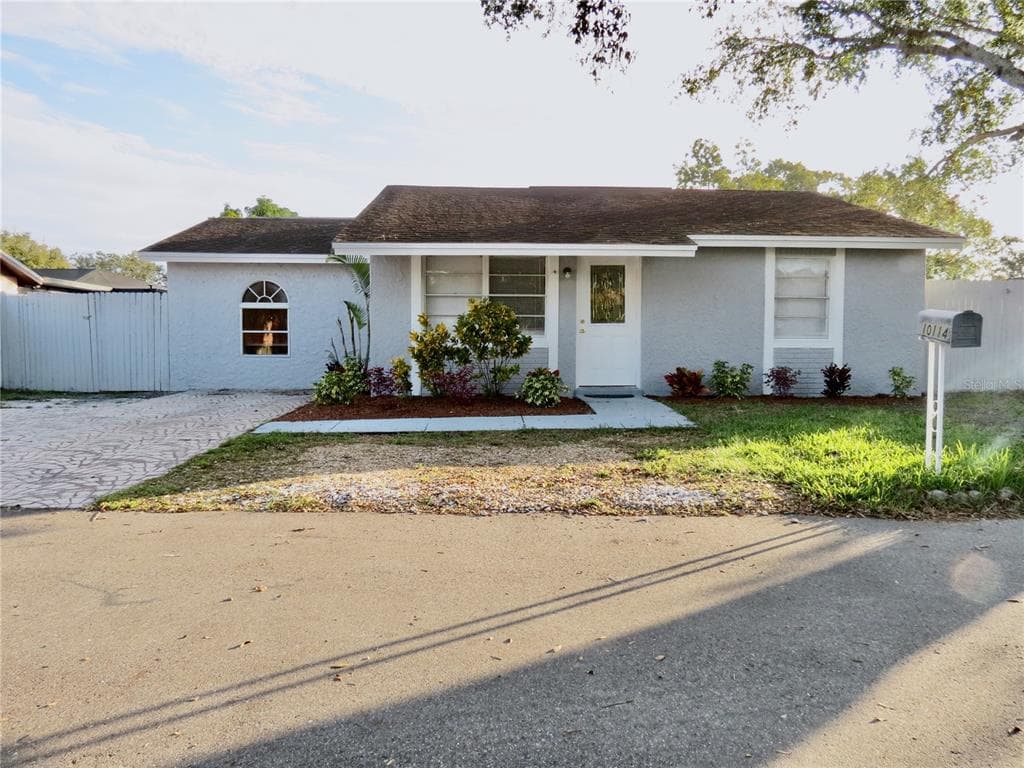 10114 SPRINGTREE COURT TAMPA, FL 33615