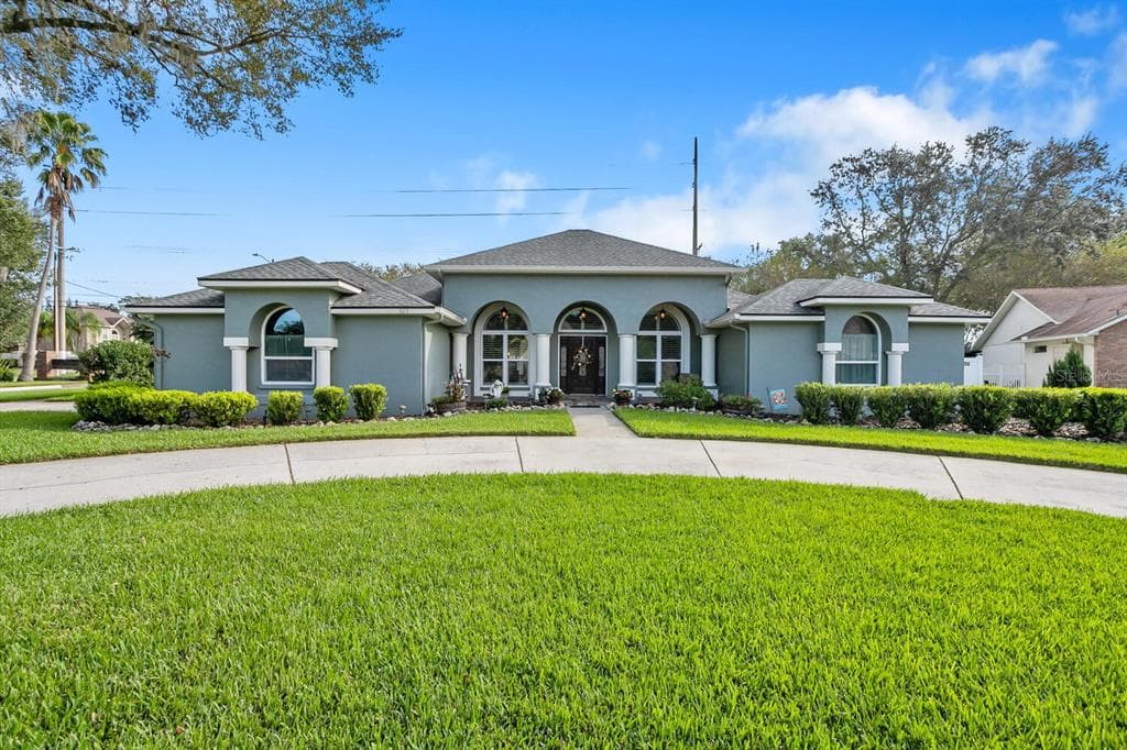 605 COTTAGE GROVE CIRCLE VALRICO, FL 33594