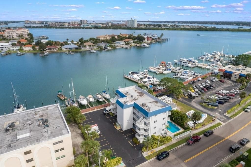 800 BAYWAY BOULEVARD UNIT 19 CLEARWATER BEACH, FL 33767