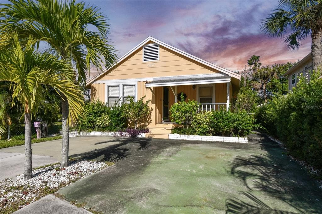 13237 3RD STREET E MADEIRA BEACH, FL 33708