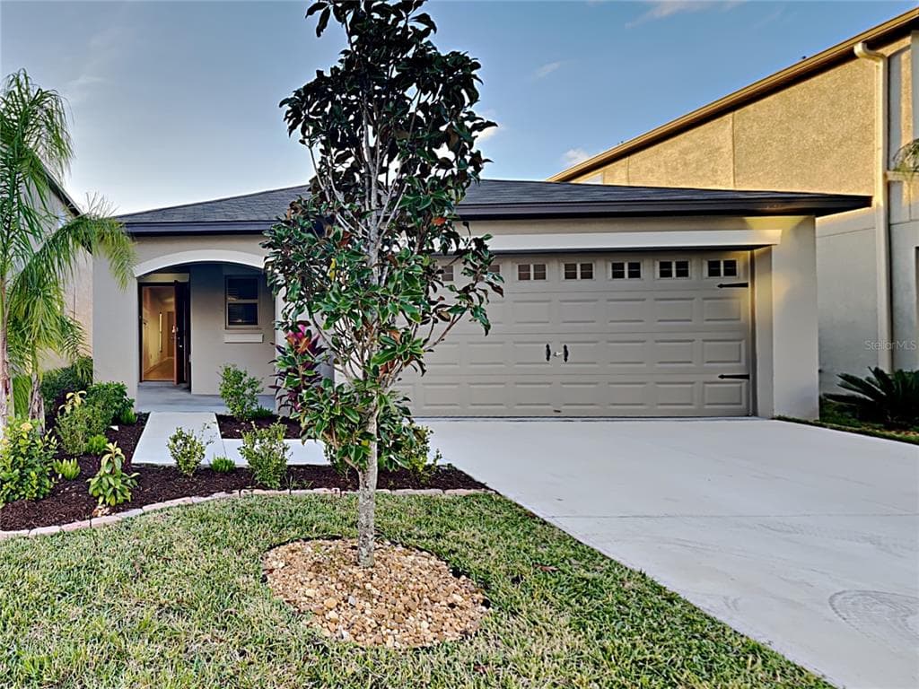 5206 WHITE CHICORY DRIVE APOLLO BEACH, FL 33572