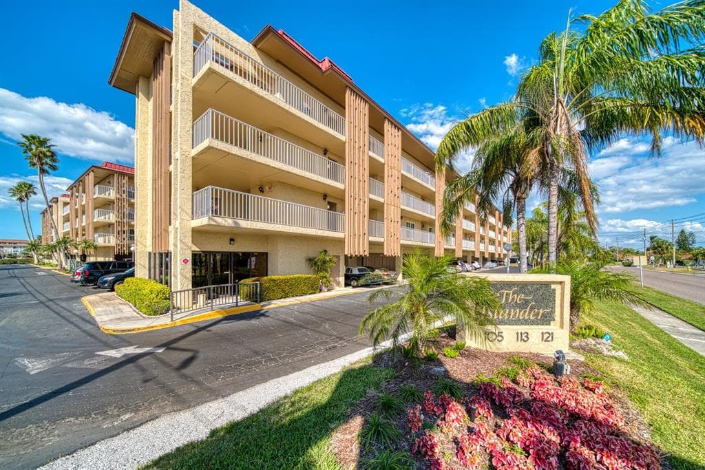121 ISLAND WAY UNIT 323 CLEARWATER, FL 33767