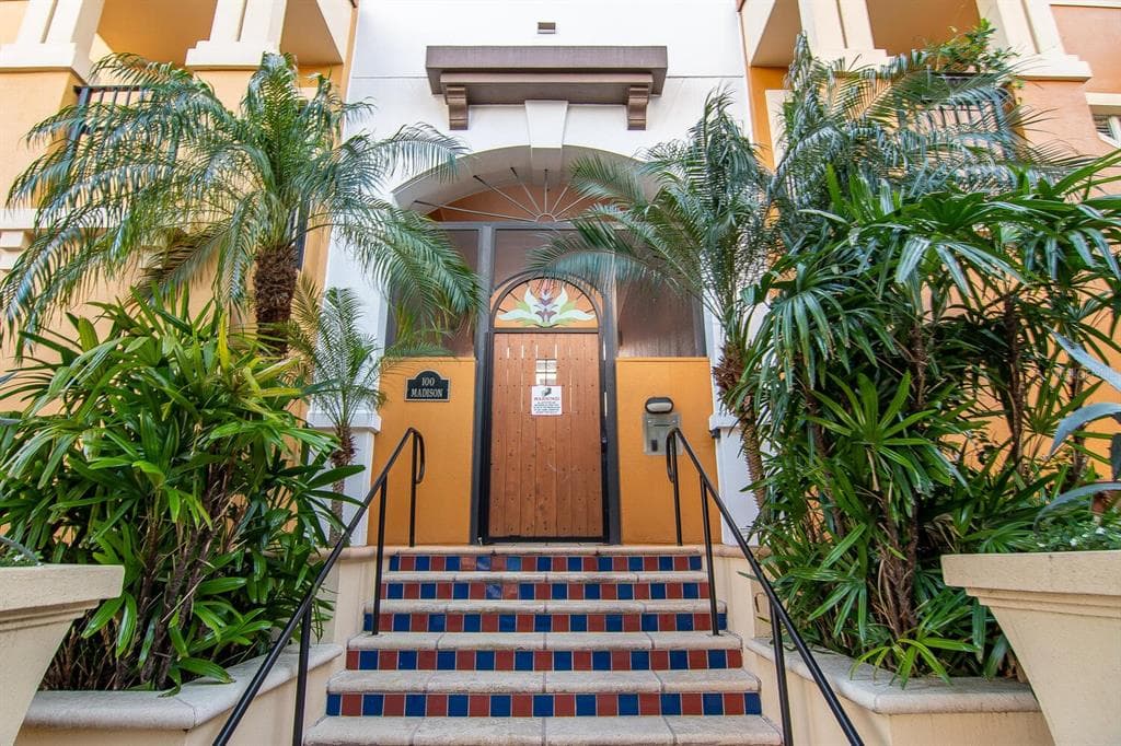100 4TH AVENUE S UNIT 204 ST PETERSBURG, FL 33701