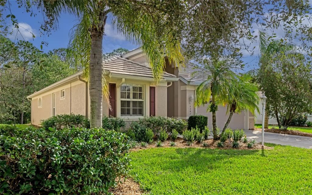 8347 WHISPERING WOODS COURT LAKEWOOD RANCH, FL 34202