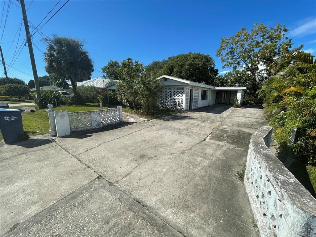 624 30TH STREET E PALMETTO, FL 34221