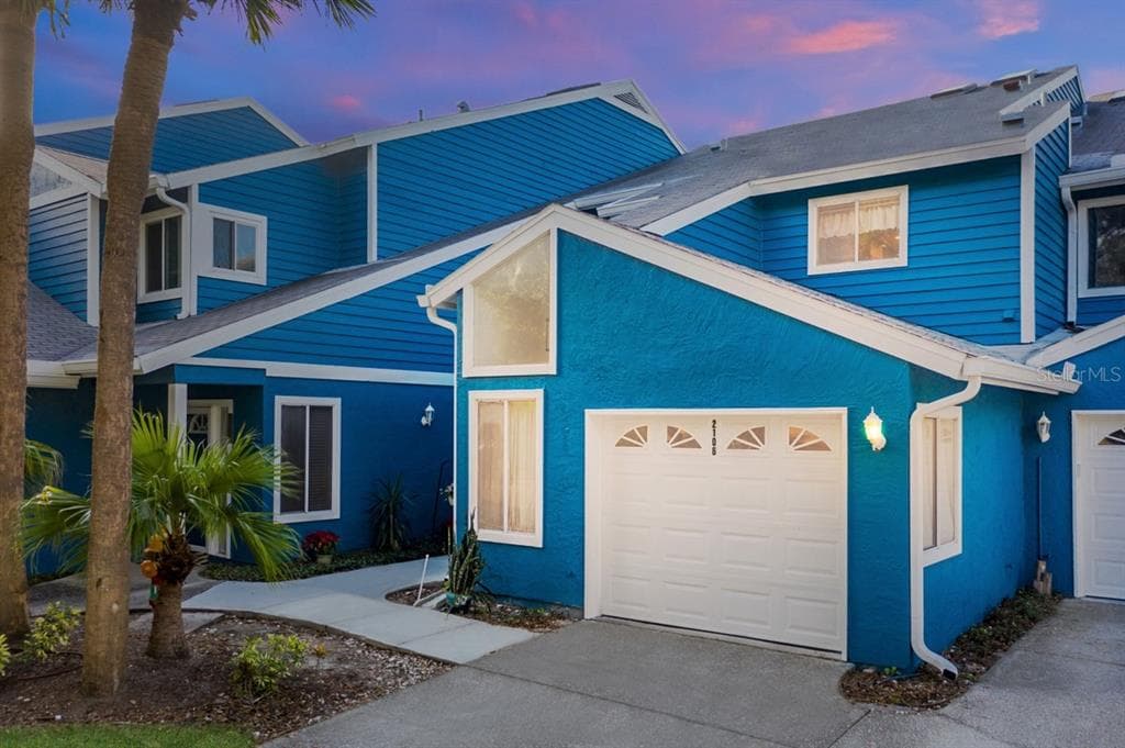 2106 OAK CIRCLE UNIT 2106 TARPON SPRINGS, FL 34689