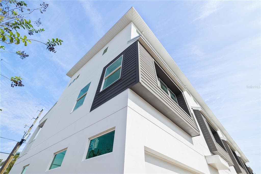 29 29TH STREET N ST PETERSBURG, FL 33713