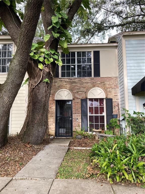 1734 MILL RUN CIRCLE TAMPA, FL 33613