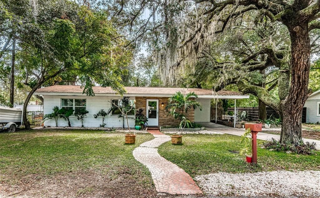 1609 E COMANCHE AVENUE TAMPA, FL 33610