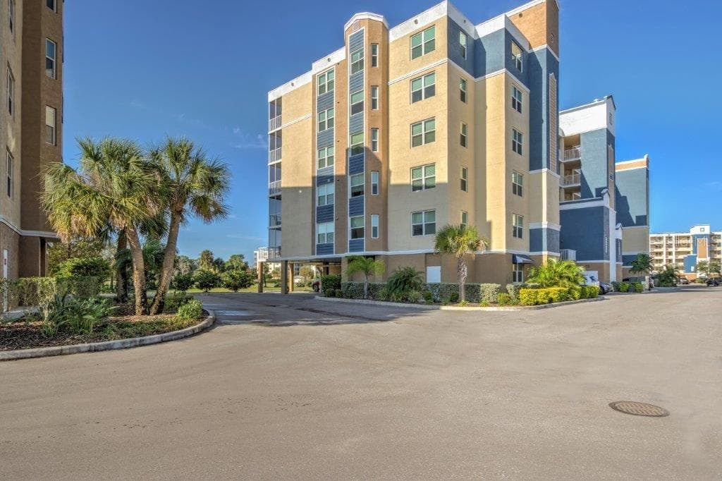 960 STARKEY ROAD UNIT 8305