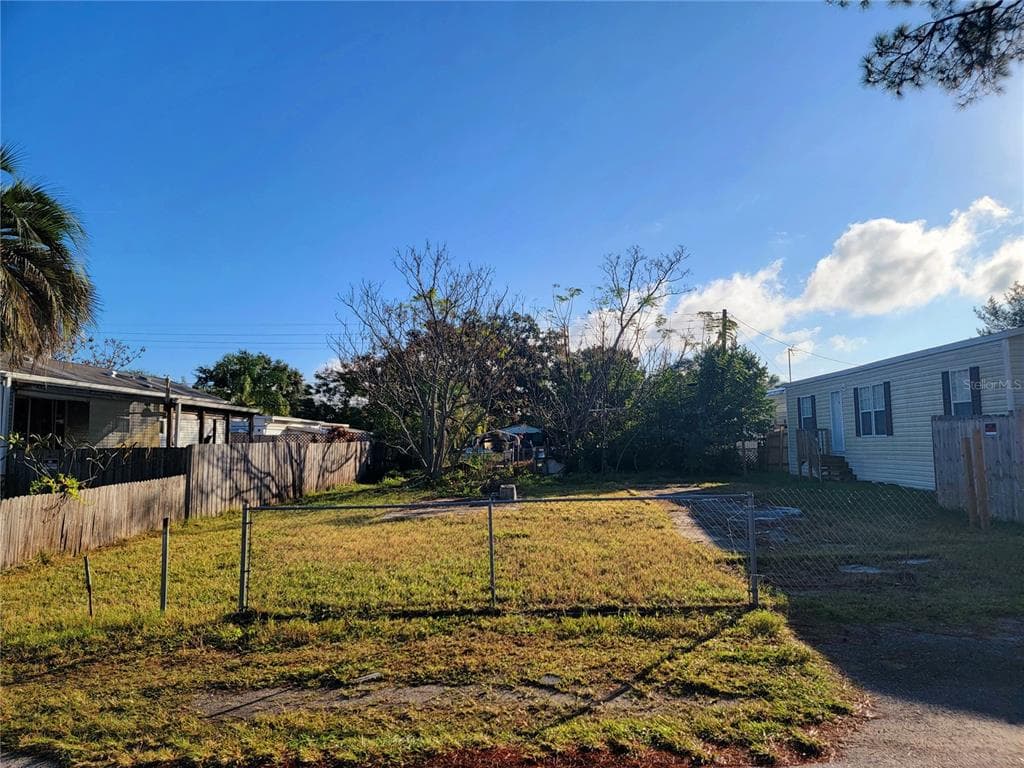 1828 DIXIE LANE HOLIDAY, FL 34690