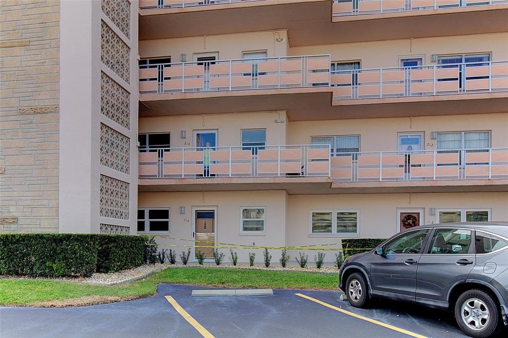 5623 80TH ST N UNIT 214 ST PETERSBURG, FL 33709