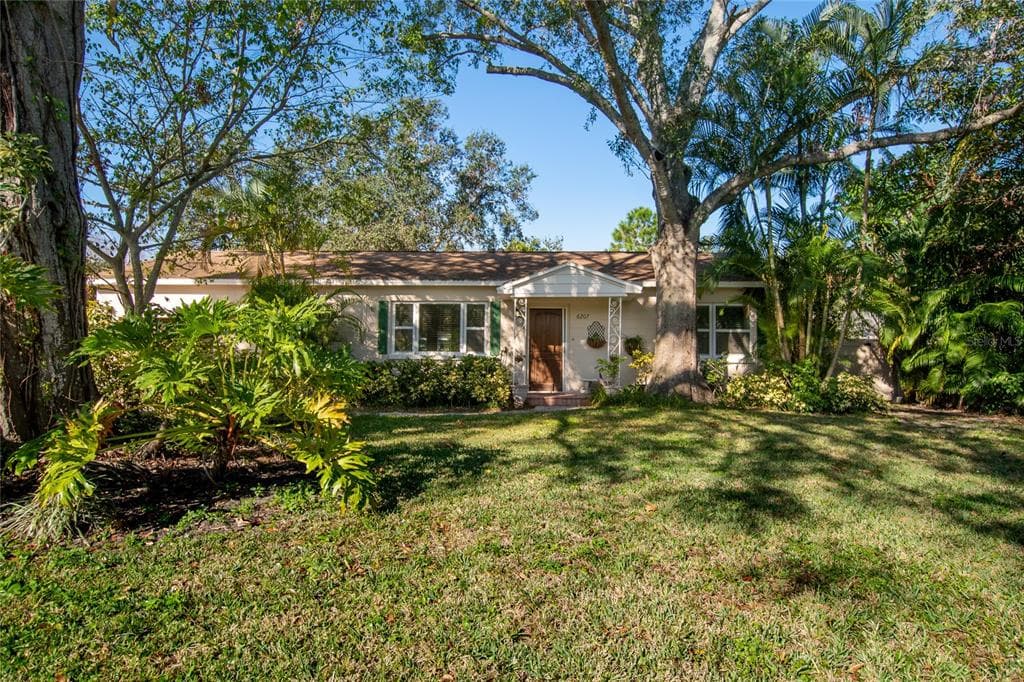 6207 S JONES ROAD TAMPA, FL 33611