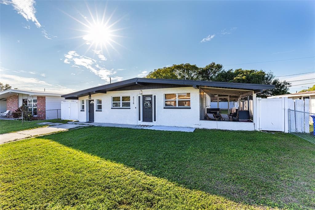 6218 N HUBERT AVENUE TAMPA, FL 33614