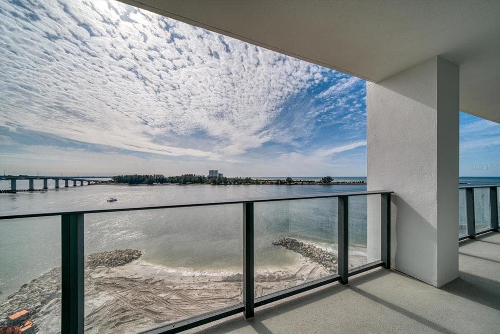 691 S GULFVIEW BOULEVARD UNIT 812 CLEARWATER BEACH, FL 33767