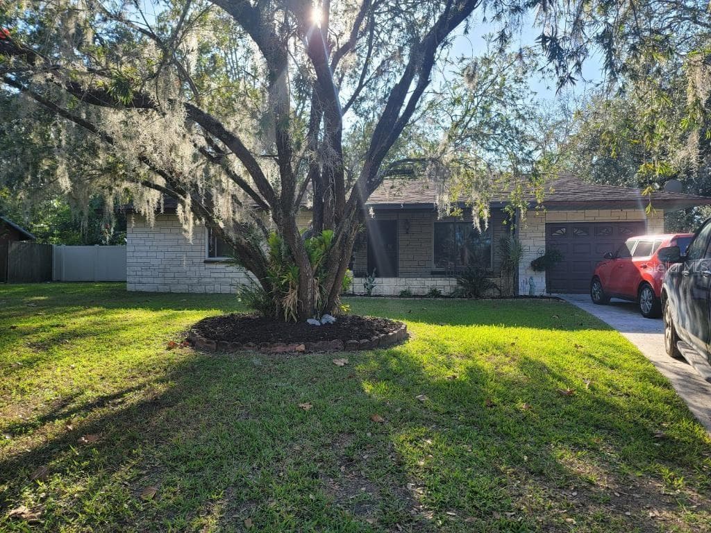 1301 OAKHILL STREET SEFFNER, FL 33584