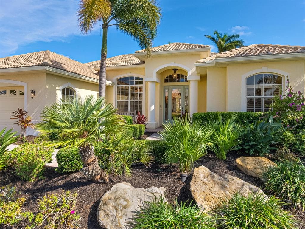 811 TROPEZ LANE VENICE, FL 34292
