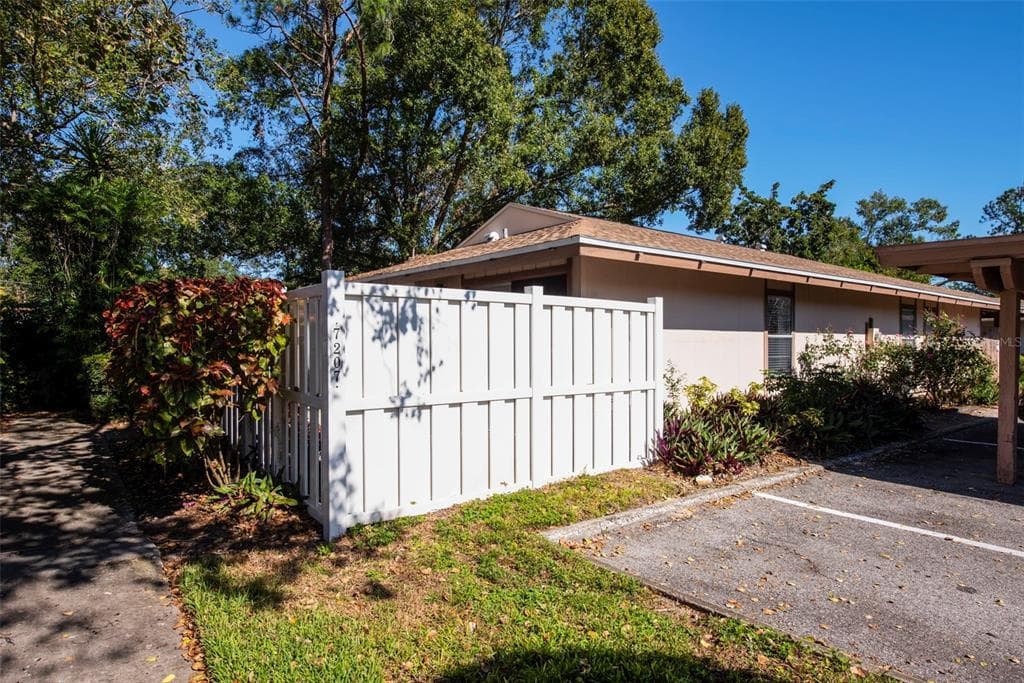 7207 SAN LUIS COURT TAMPA, FL 33634