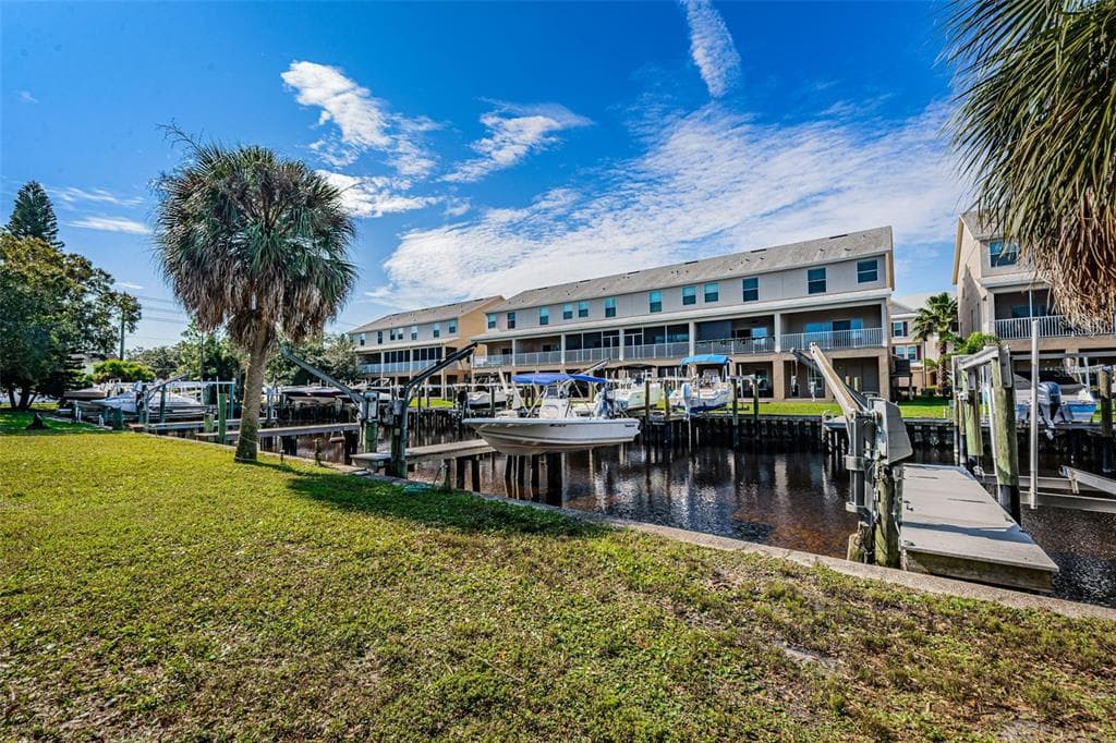 200 MERES BOULEVARD UNIT 11 TARPON SPRINGS, FL 34689