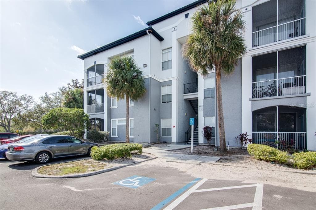 5517 LEGACY CRESCENT PLACE UNIT 102 RIVERVIEW, FL 33578