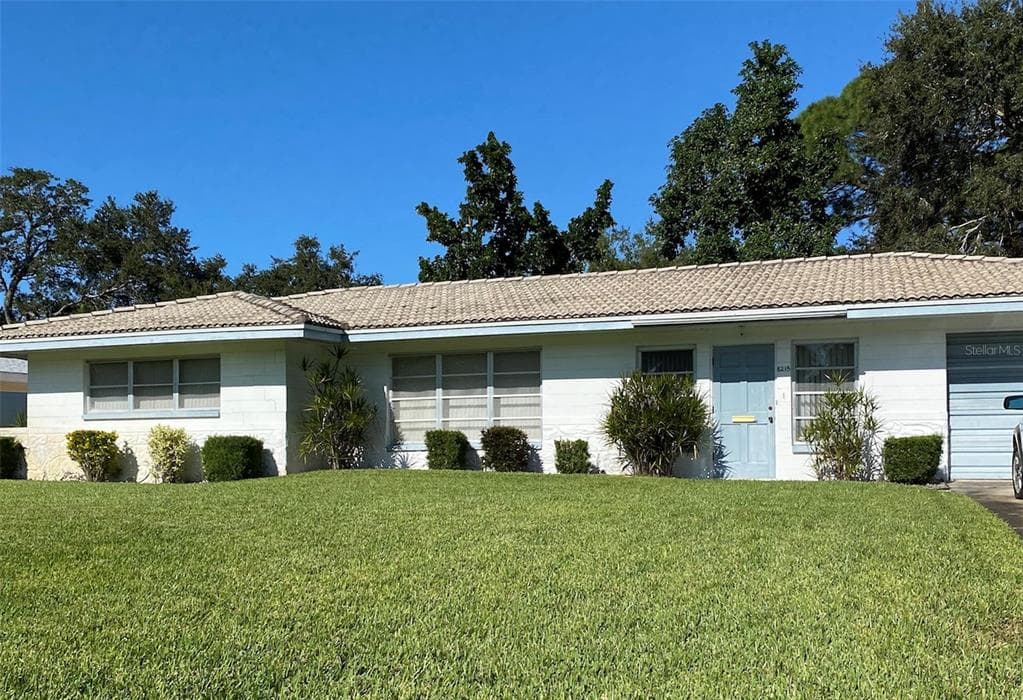 8215 32ND AVENUE N ST PETERSBURG, FL 33710