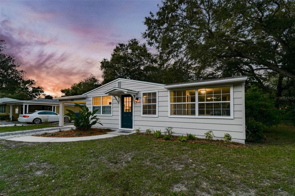 652 LEXINGTON STREET DUNEDIN, FL 34698
