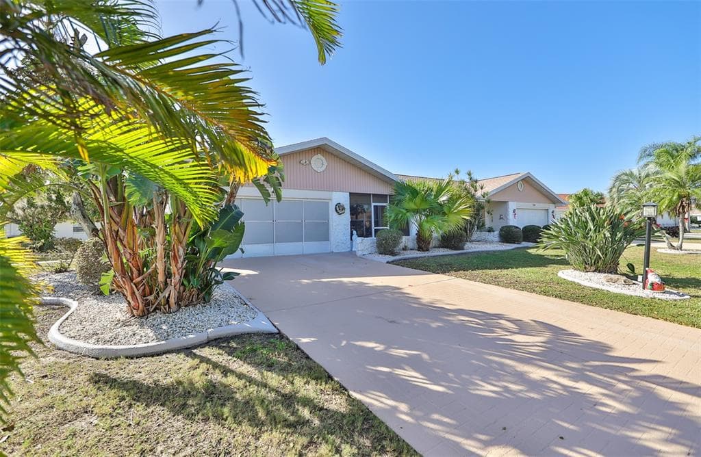 208 STRONGBOW COURT SUN CITY CENTER, FL 33573
